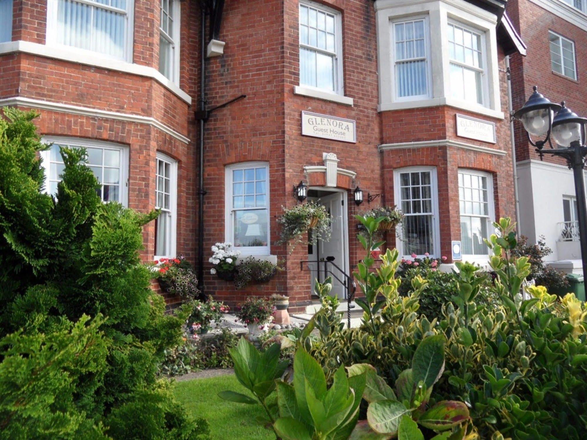 Glenora Guest House Whitby Exterior photo