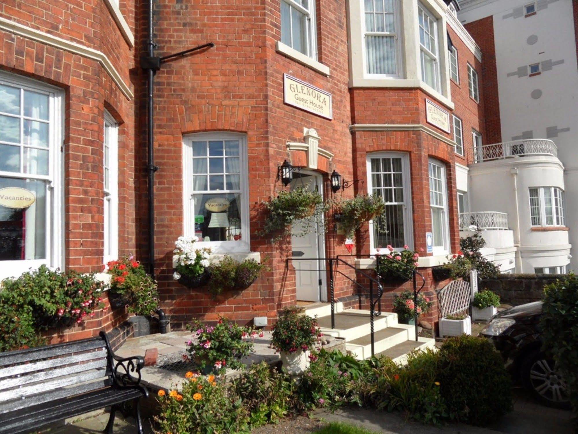 Glenora Guest House Whitby Exterior photo