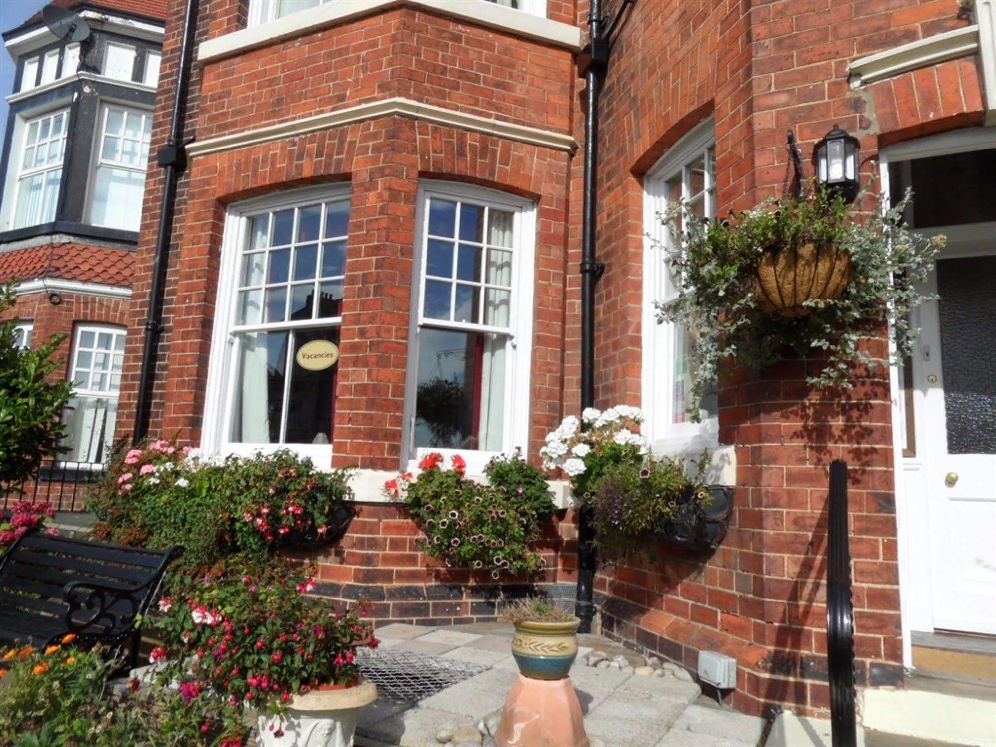 Glenora Guest House Whitby Exterior photo