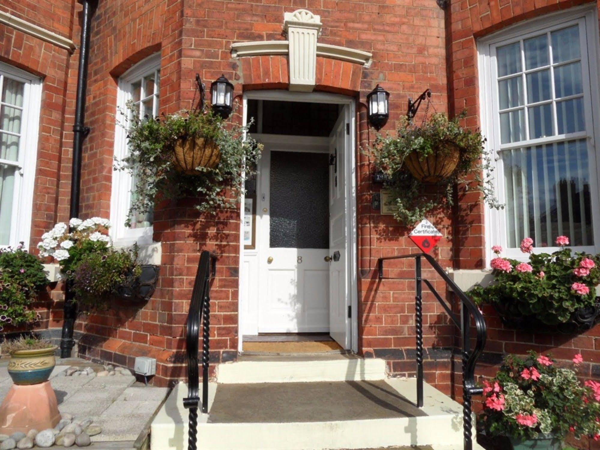 Glenora Guest House Whitby Exterior photo